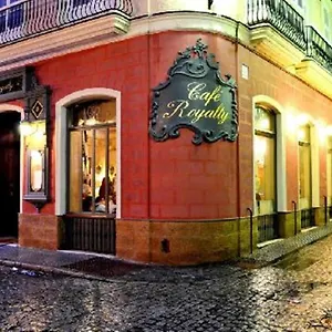 https://la-linda.hotelsincadiz.net